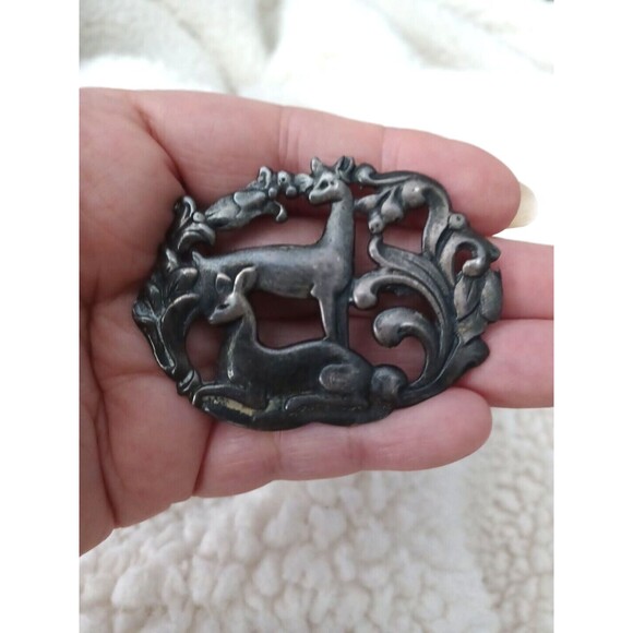 Vintage Nouveau Two Deer Pair Scrolling Foliage Signed Sterling Silver Brooch - Picture 3 of 7